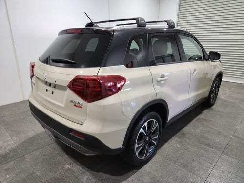 Suzuki Vitara fitted with roof rails and cross bars
