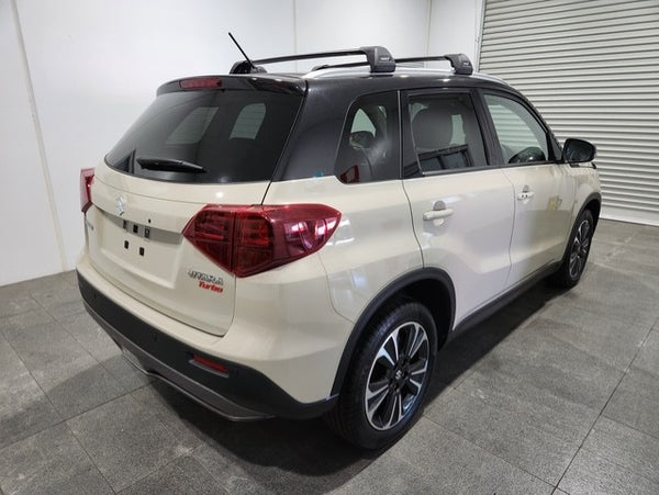 Suzuki Vitara fitted with roof rails and cross bars